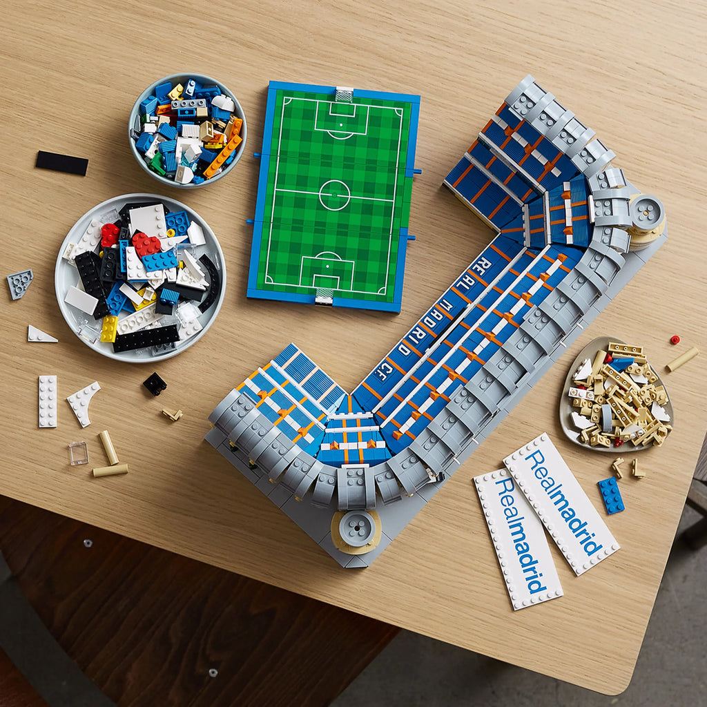 10299 - Kit and Building Building Bernabéu and Field Collectible Idea Piece, Office LEGO Madrid Santiago Real for Gift Sports Fans Set Model Great Adults, Decor Stadium Icons Soccer for Home