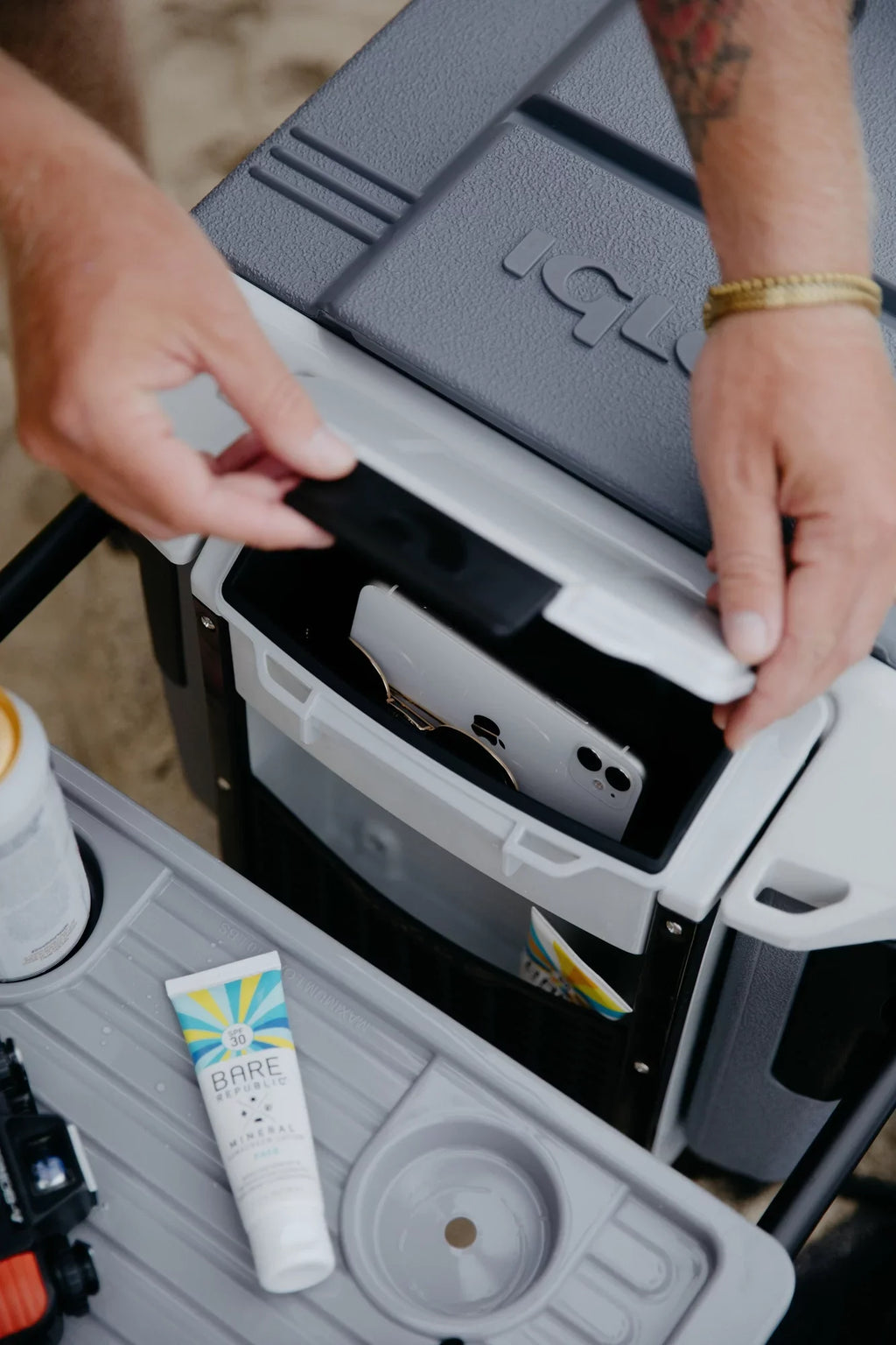 Wheeled Trailmate Cooler, Igloo Gray 70 Journey Qt.