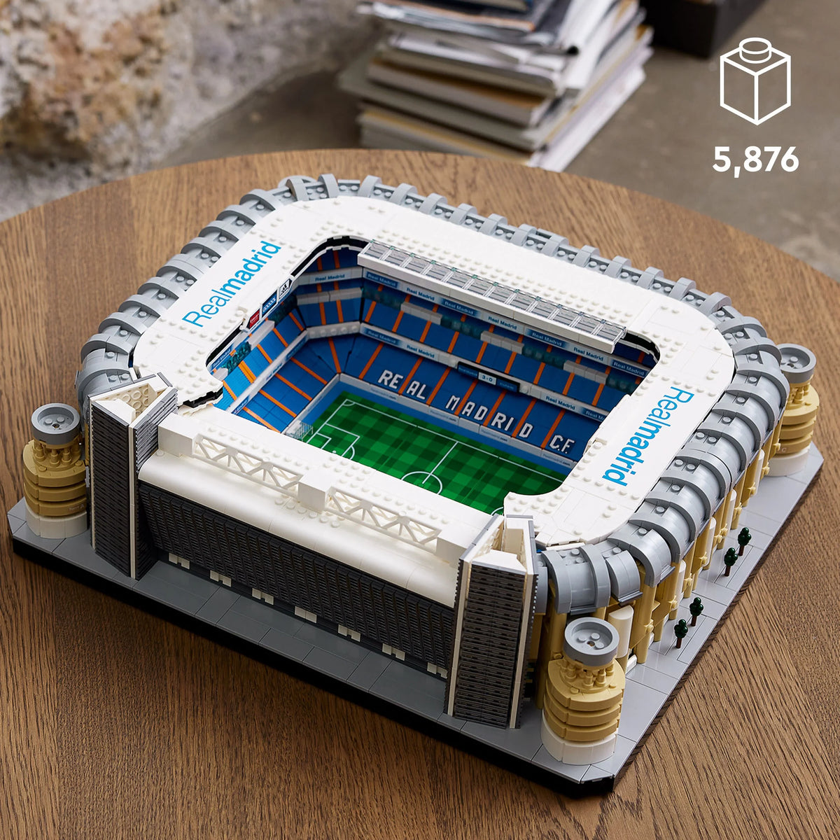 10299 - Kit and Building Building Bernabéu and Field Collectible Idea Piece, Office LEGO Madrid Santiago Real for Gift Sports Fans Set Model Great Adults, Decor Stadium Icons Soccer for Home